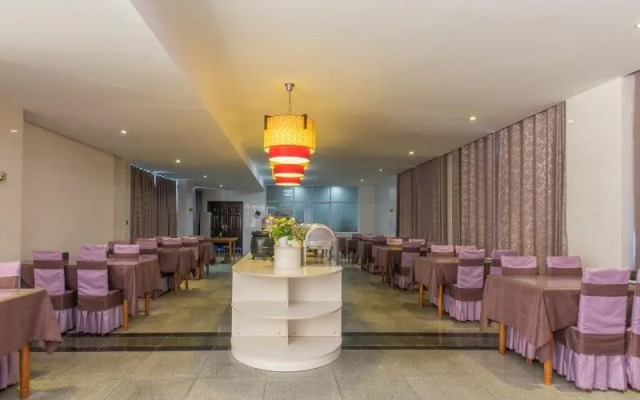 Greentree Alliance Xishuangbanna Peacock Lake Hote