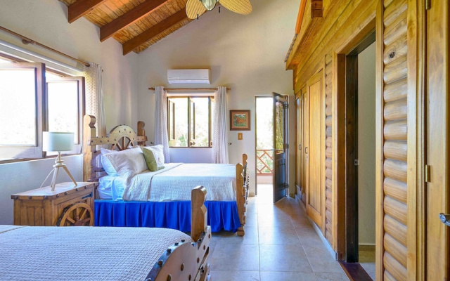 4BR Wood Mountain Villa Jarabacoa Heated Pool