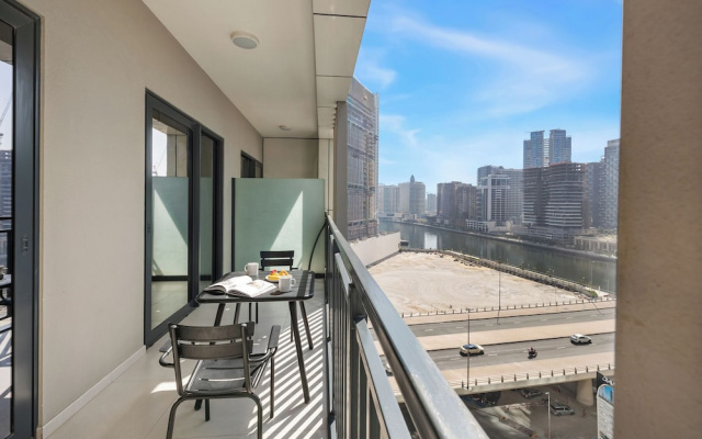 Canal View 1BR Near Business Bay Metro