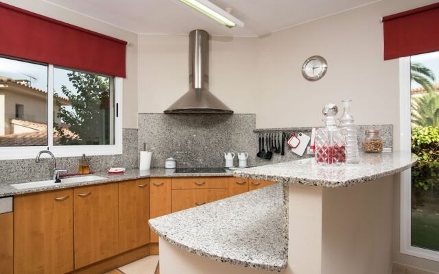 Modern Villa in les Corts With Pool