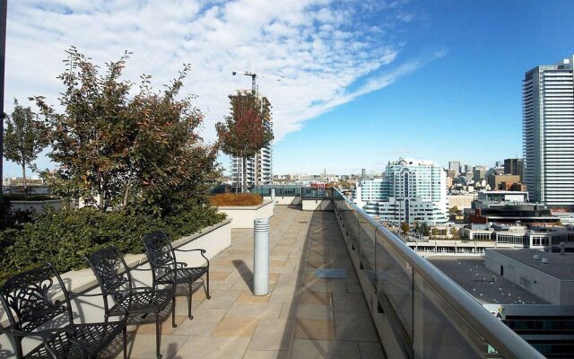 WhiteHall Suites - 20 Bluejays Way