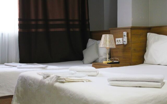 Karhal Hotel