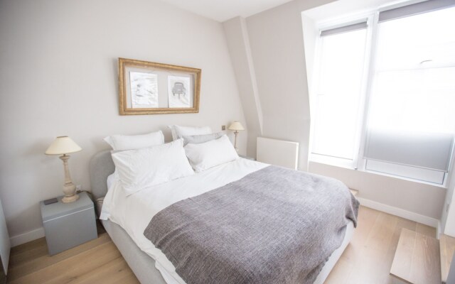 Stylish Rooftop Flat on Kensington High Street