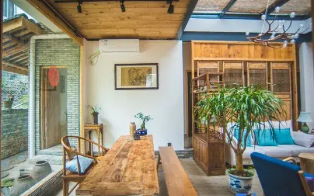 Luojia Wine Resort Homestay (Qingcheng Qianshan Branch)