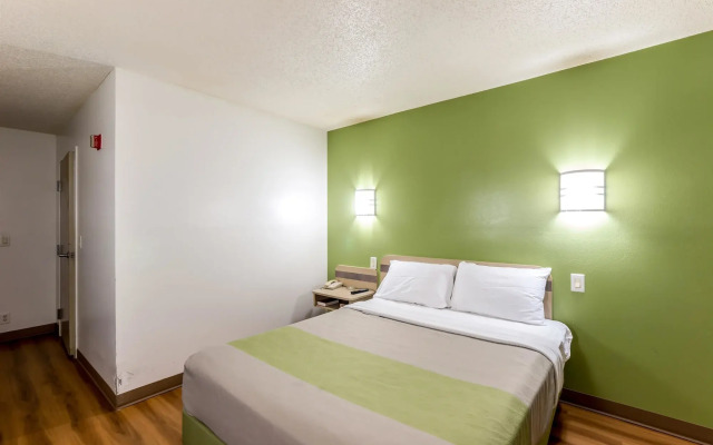Motel 6 San Antonio, TX - South