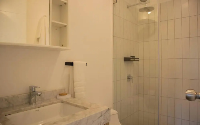 w Astounding 1BR in San Isidro