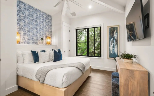 Salty Oak in Siesta Key