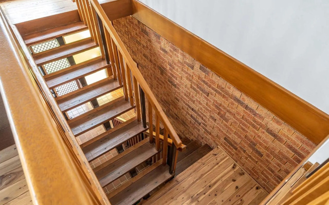 CLOUD NINE Gerringong 4pm Check Out Sundays except Peak season