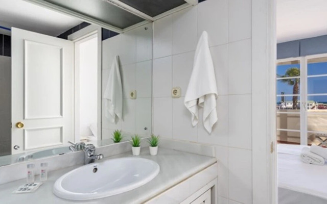 Apartment - 2 Bedrooms with WiFi and Sea views - 107883