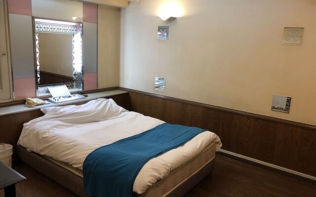Hotel First Inn - Adults Only