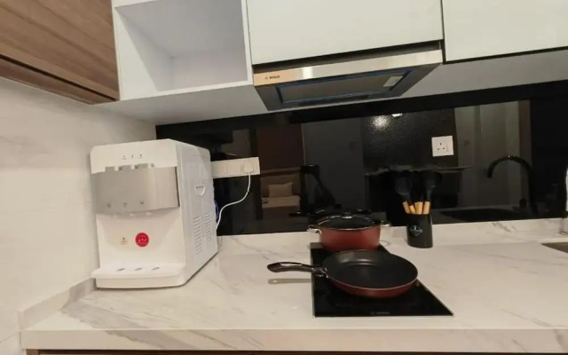 Royce Residence by uBook