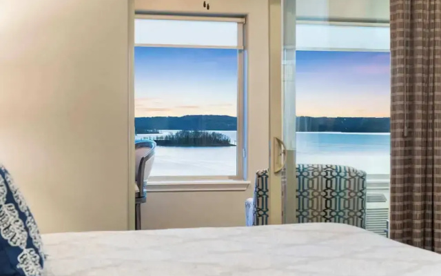 New Listing Ozark Views at Majestic - Perched on the Hills