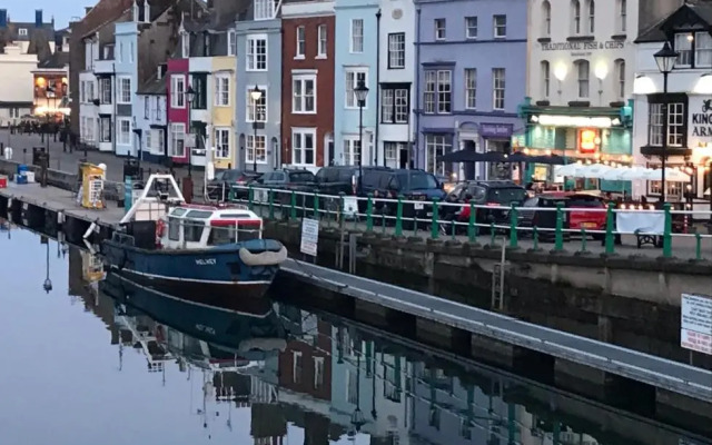 Beachfront with balcony 1st Floor apartment "The Beaches"