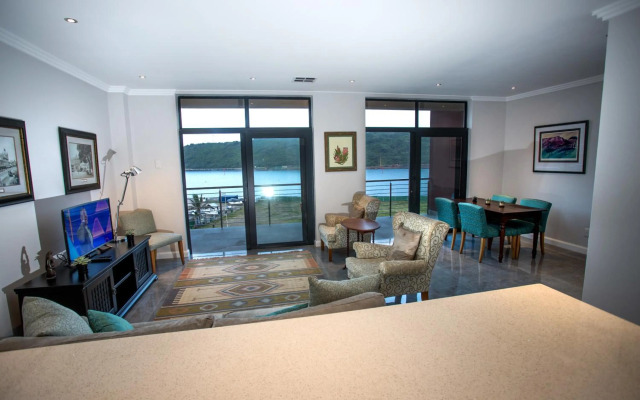 uSHAKA WATERFRONT - PENTHOUSE PLUSH PERFECTION