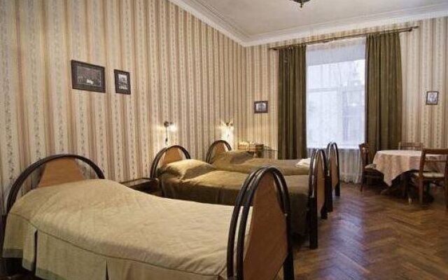 Аврора Петроградская