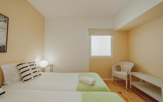 Porto Modern Downtown Apartment B With Garden