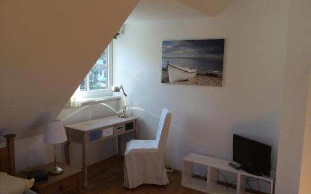 Haus Zeesenboot Ferienwohnung Lee