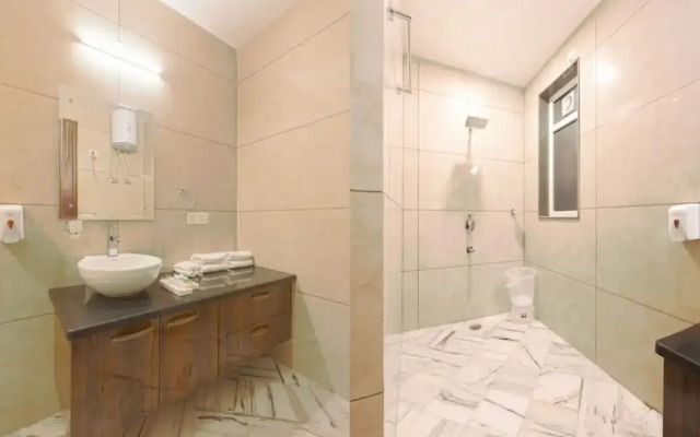 Modern City Service Apartment