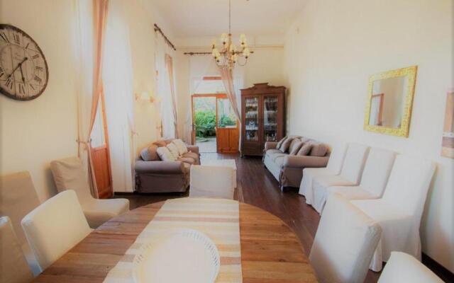 Grande appartamento in Villa con terrazza sul mare