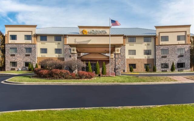 La Quinta Inn & Suites by Wyndham Fairborn Wright