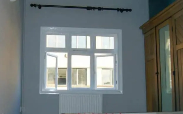 Victorian Building - Sleeps 5 - Pet Friendly