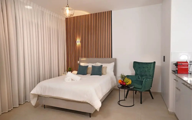 Hi - Yam SeaView Apartments & Suites