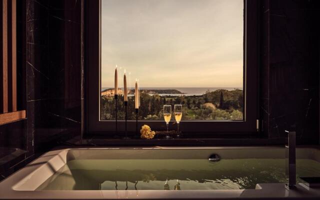 Alexandra SeaView Luxurious Villa, By ThinkVilla
