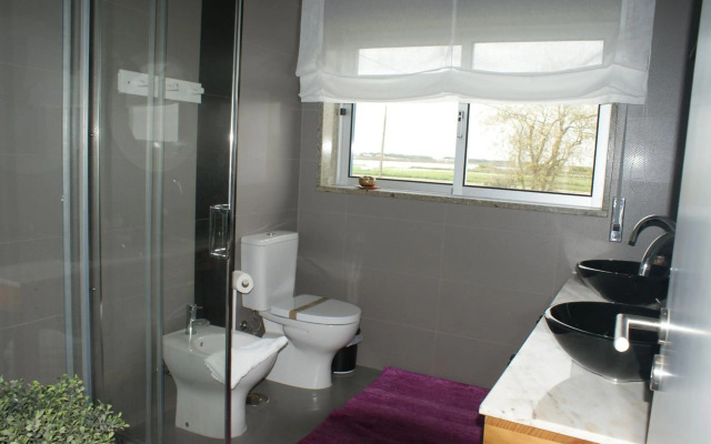 GuestReady - Beachfront Villa In Esposende