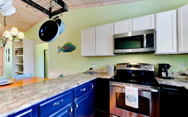 Captain's Quarters Spinnakers - 202 - 56th 1