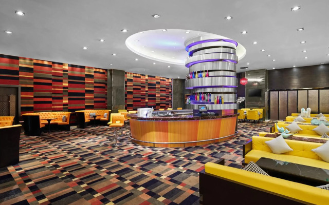 Four Points by Sheraton Shanghai, Daning