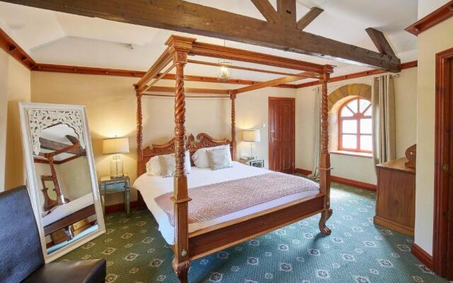 The Arches Country House