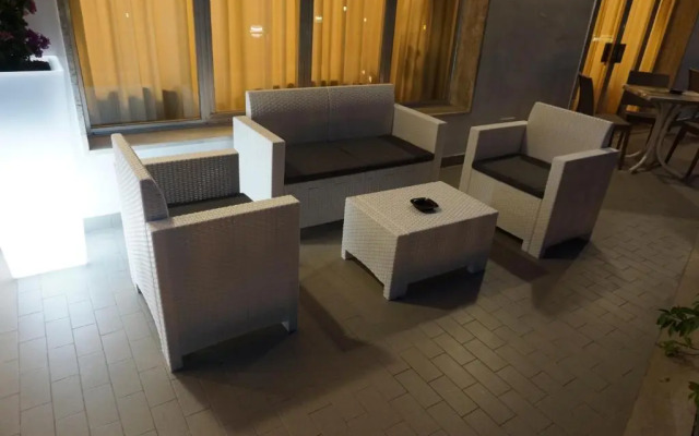 Hotel Sayonara