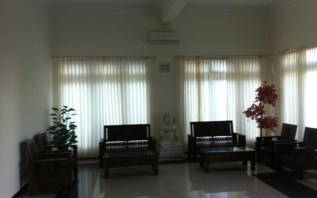 Hotel Savitri Country