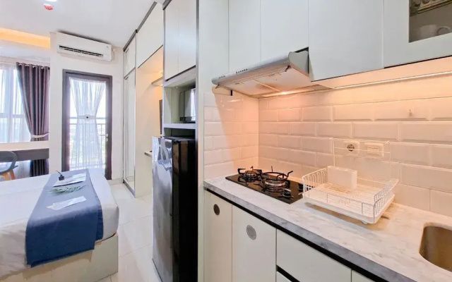 Modern Monochromatic Studio At Transpark Bintaro Apartment