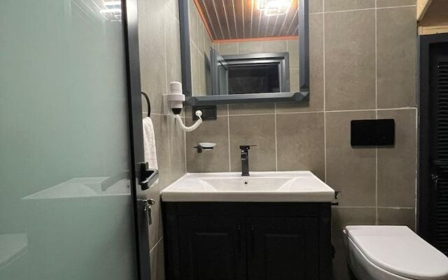 Ayder Vanak Stone Suites