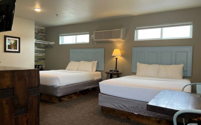 Julie's Park Cafe and Motel