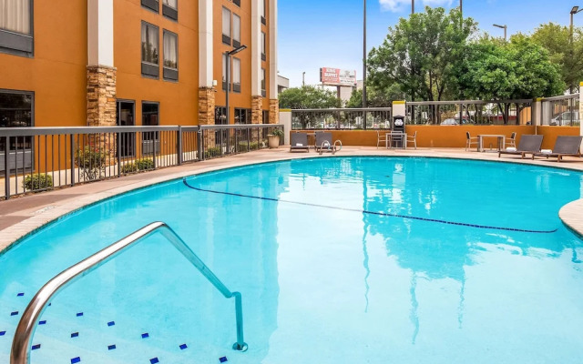 Hampton Inn San Antonionw/seaw