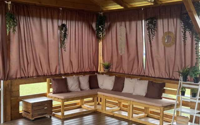 Holiday Homes With Pool, Mielenko