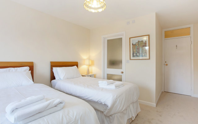 Ideal city centre base with all the iconic sightseeing within easy walking distance.