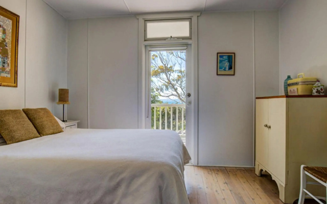 Calypsos Cottage at Hyams Beach 4pm Check Out Sundays – Guest Rooms – Hyams Beach