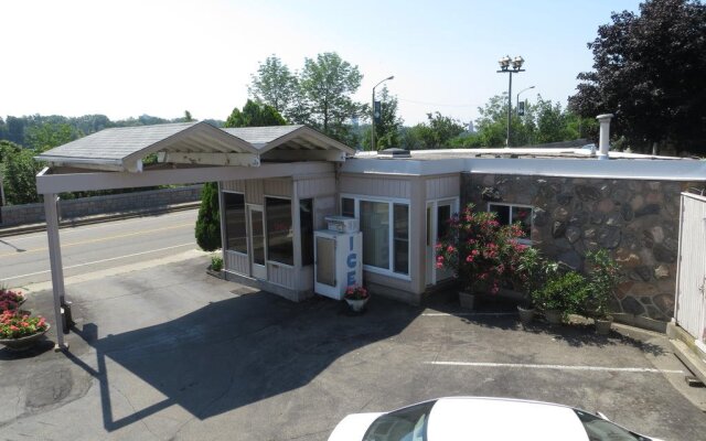 Riverview Motel