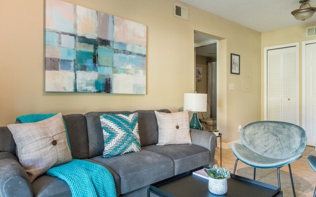 Sunny Apartments near Beach by Frontdesk