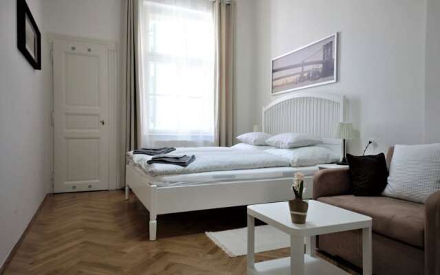 City Castle Aparthotel