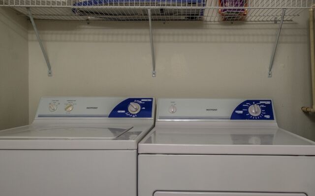 Eastside 1 & 2 BR Apts with balcony by Frontdesk