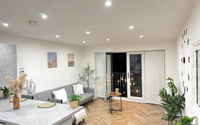 Birmingham City 2 Bedroom Apartment - Free Parking