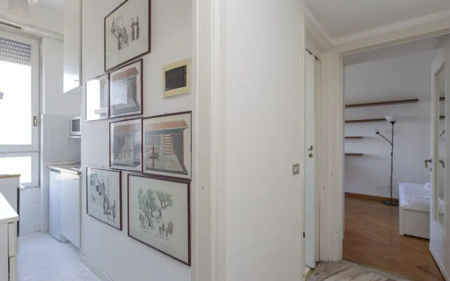 Skyline view Biancamano 1 bdr with balcony by Rentopolis