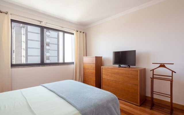 25 - Elegant apartment with Seaviews