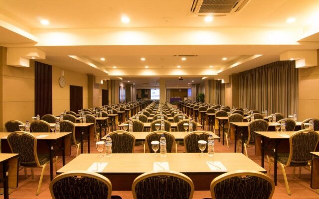 Отель Kuta Central Park