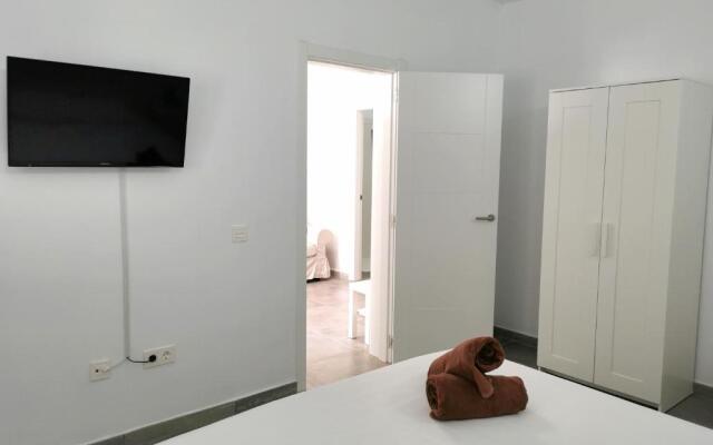 Apartamentos Anjomacar I