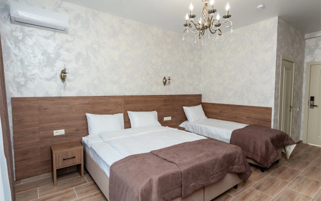 Crystal Hotel by Family Pride Inn Feodosia